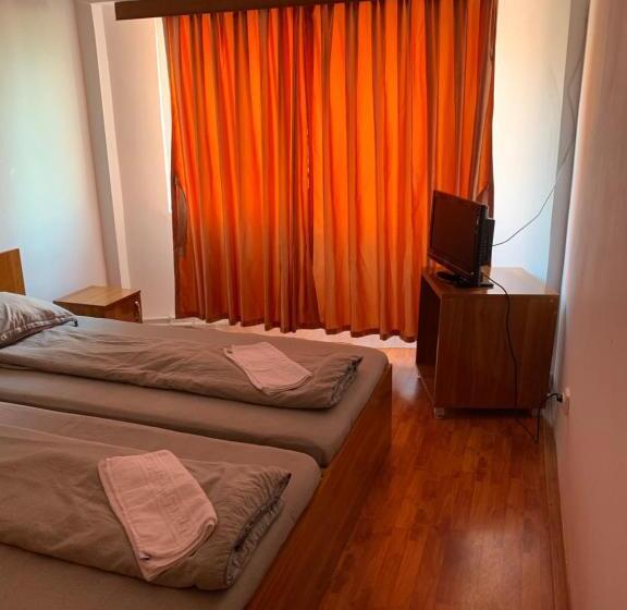 فندق Modern / Imobiliare Garcea Titu