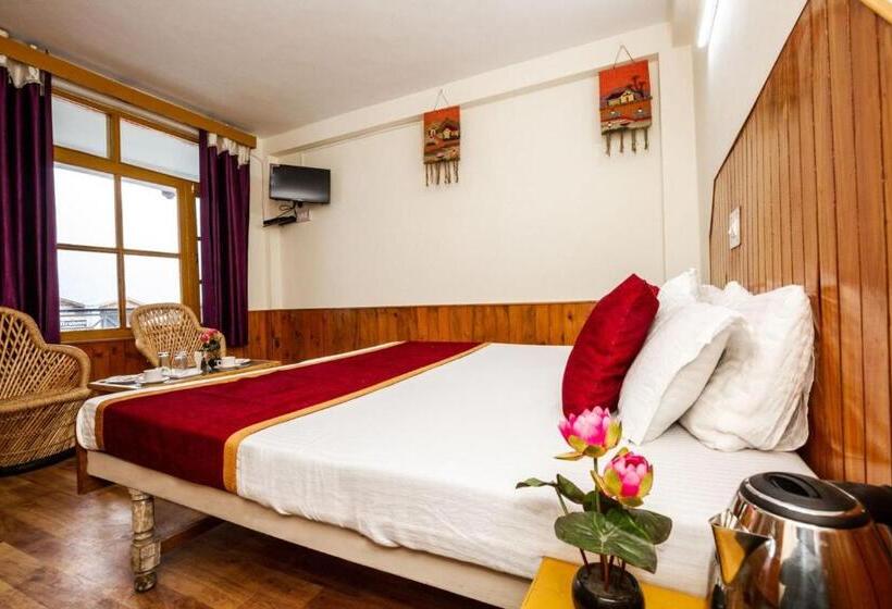 Отель Mountain Dew Guest House