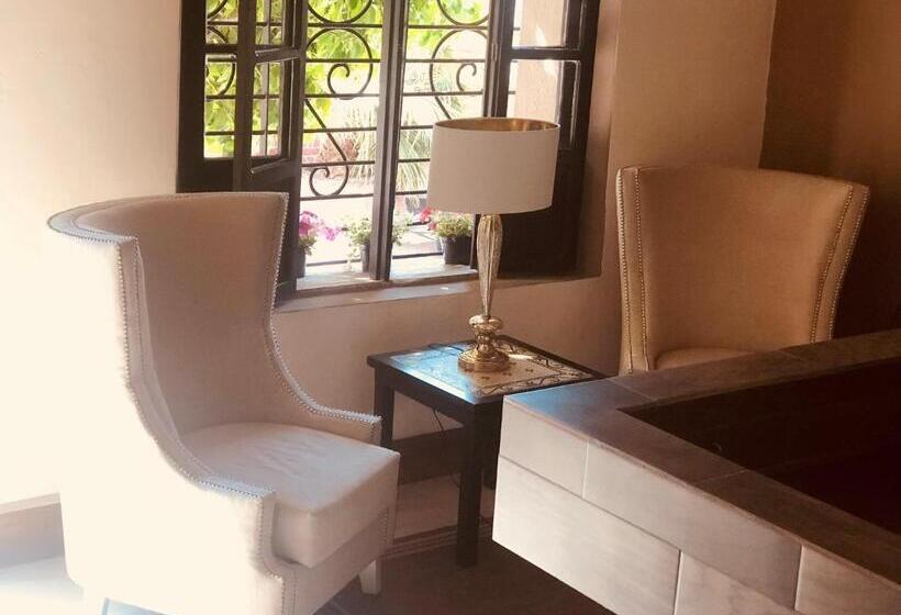 בית מלון כפרי The Place Penthouse