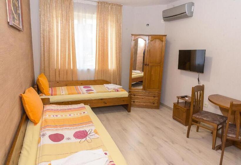 膳宿费 къща за гости мони