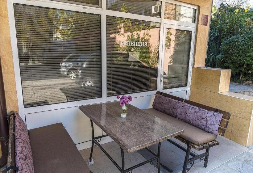 膳宿费 къща за гости мони