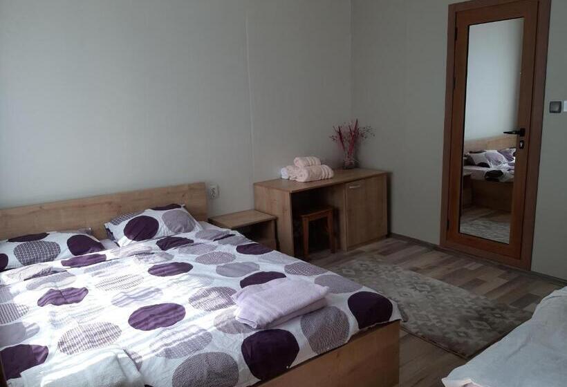 ペンション самостоятелна стая в клубна къща артемида