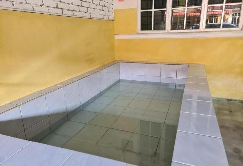 פנסיון Aqiza Home Kuala Krai