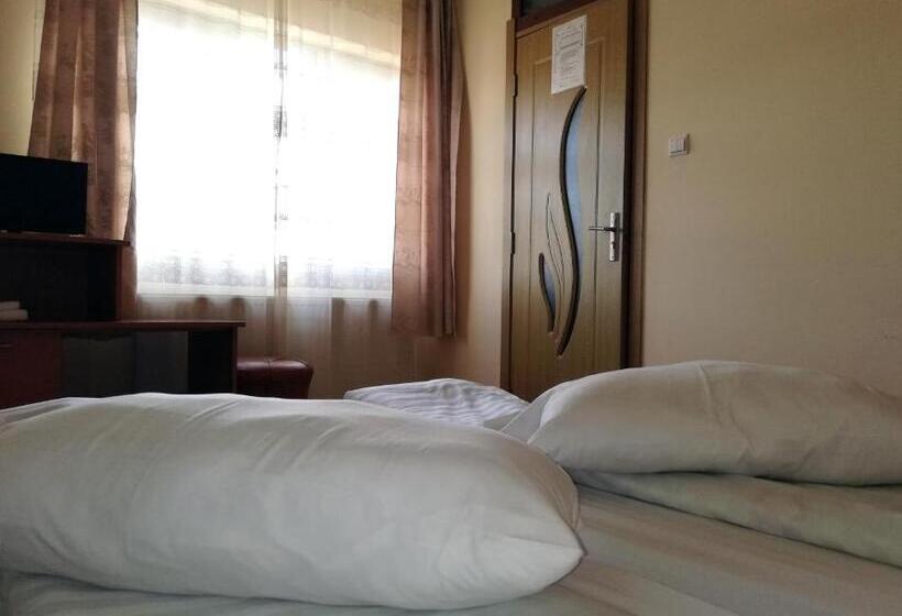 بنسيون Casa Leah