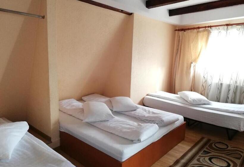 بنسيون Casa Leah