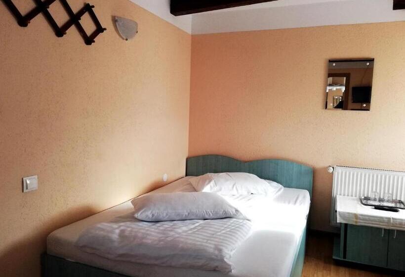 بنسيون Casa Leah