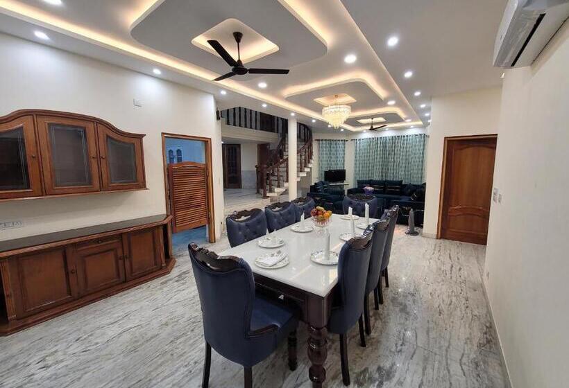 펜션 Regalia Home Sapphire Stay