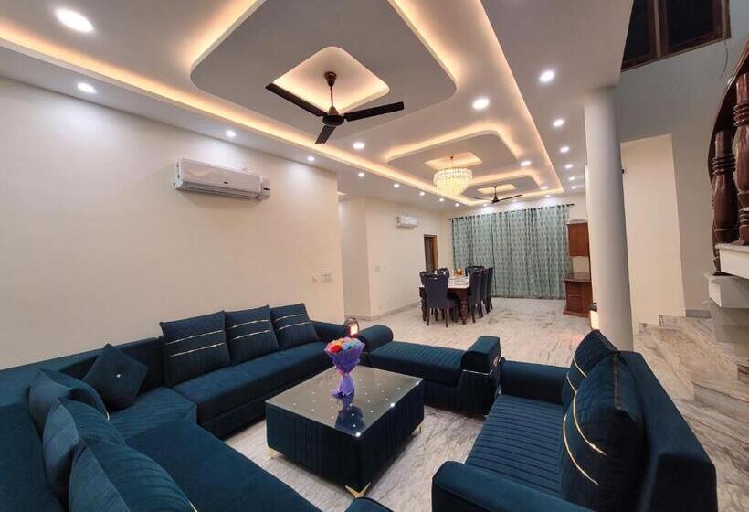 펜션 Regalia Home Sapphire Stay