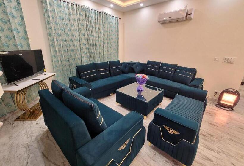 펜션 Regalia Home Sapphire Stay