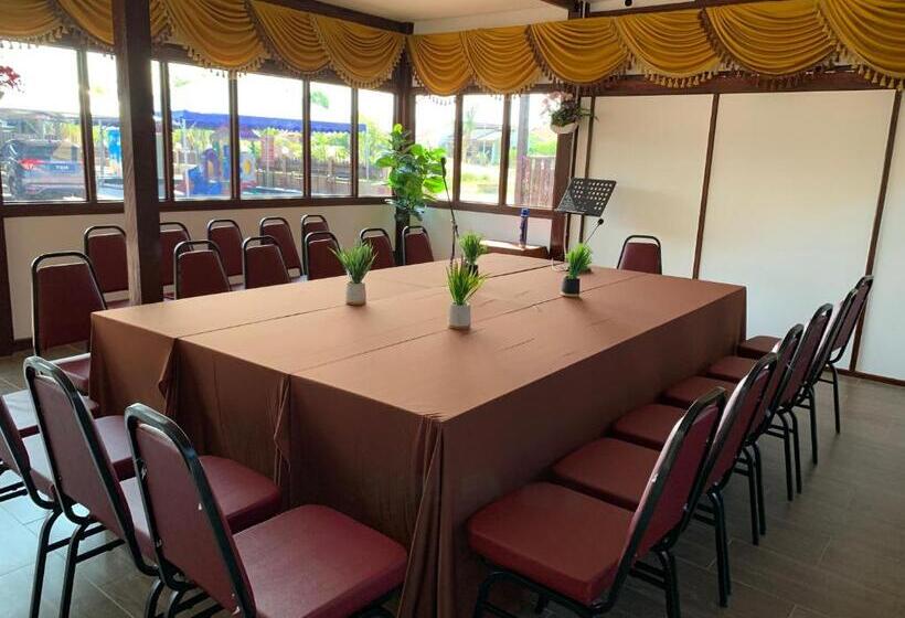 منتجع D Razna Chalet Pantai Seberang Takir