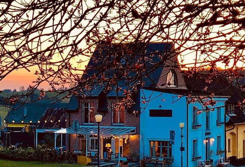 Ráj Na Zemi Venkovský Hotel A Kavárna