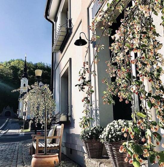 Ráj Na Zemi Venkovský Hotel A Kavárna