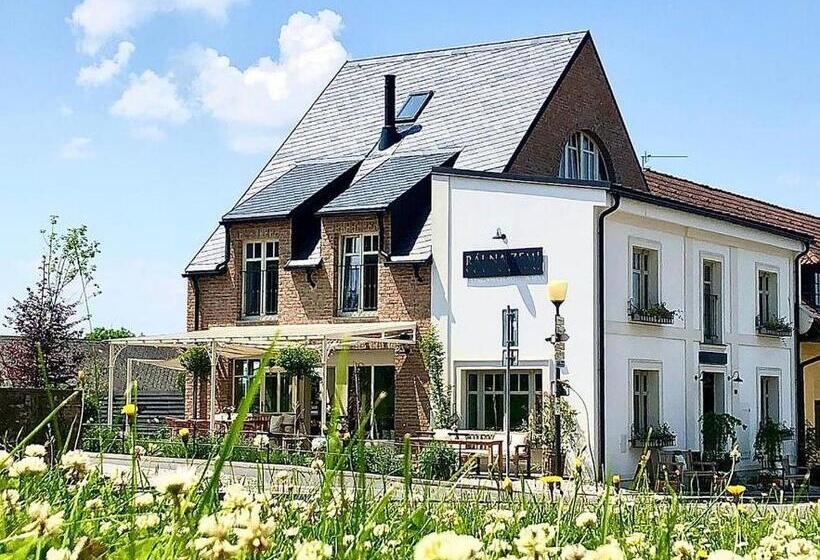Ráj Na Zemi Venkovský Hotel A Kavárna