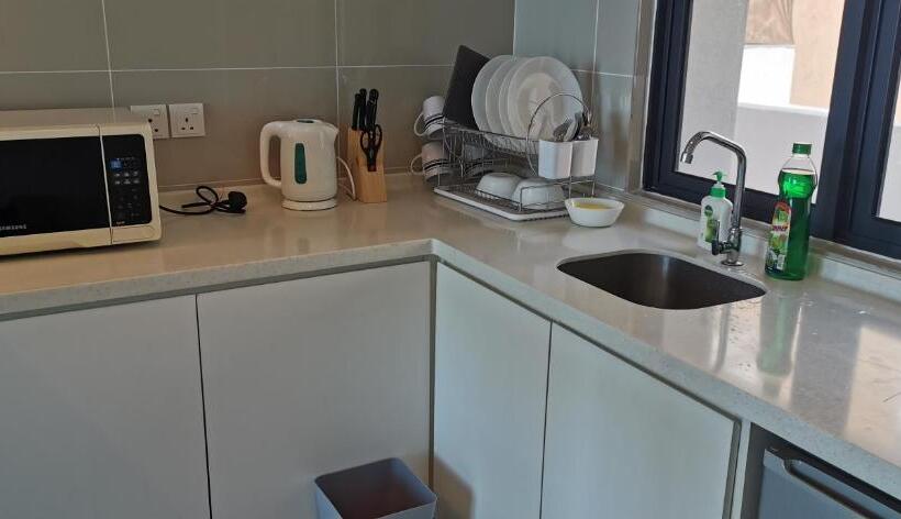 Dwharf Seaview Executive Suit Portdickson