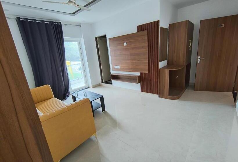 Aks International Hotel And Resort