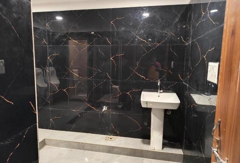 Aks International Hotel And Resort