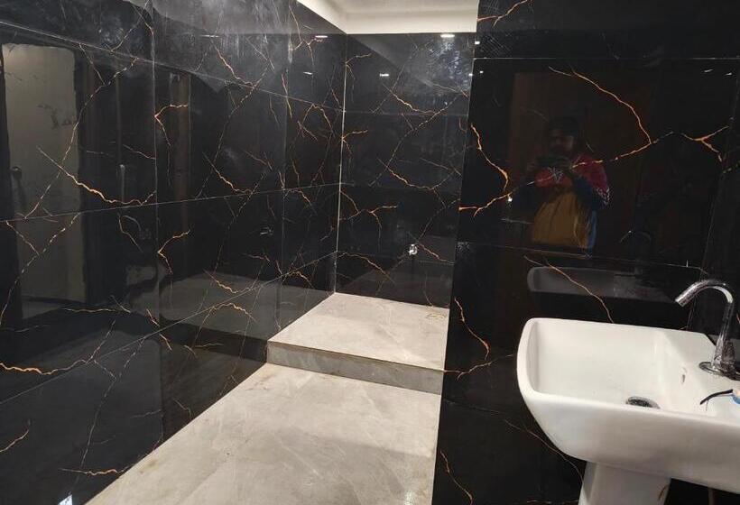 Aks International Hotel And Resort