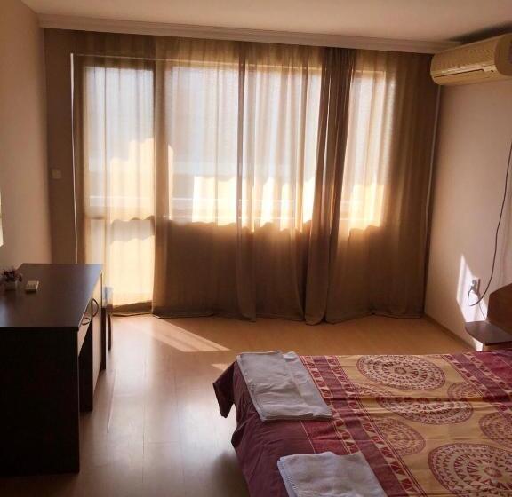 ユースホステル Relax Sarafovo