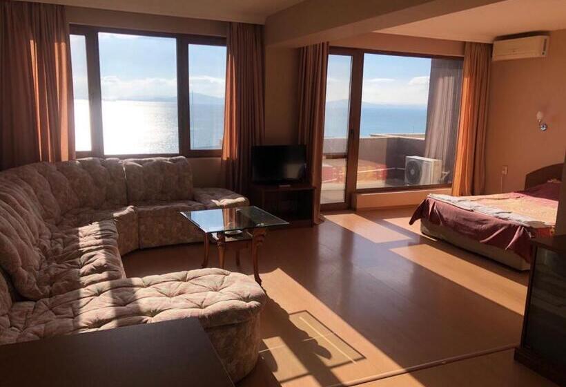 ユースホステル Relax Sarafovo