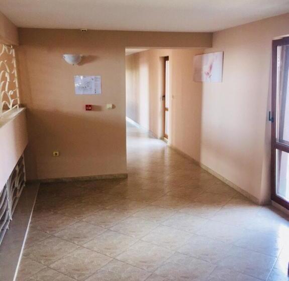 ユースホステル Relax Sarafovo