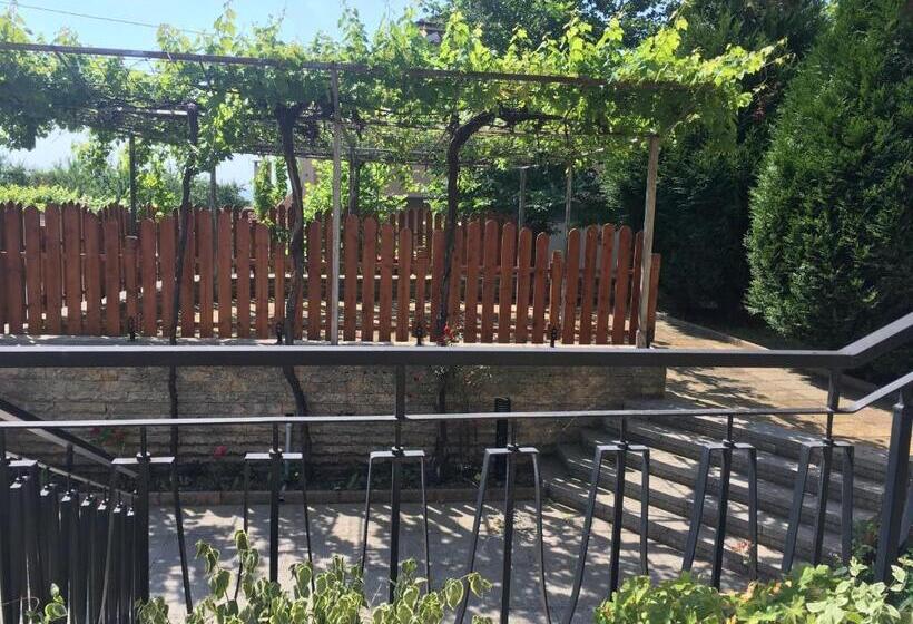 ユースホステル Relax Sarafovo