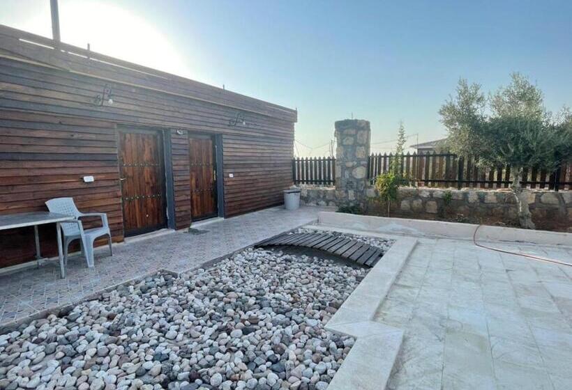 تختخواب و صبحانه Al Karak Countryside And