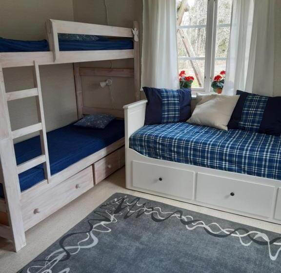 Bed and Breakfast Röda Stugan På Slinken