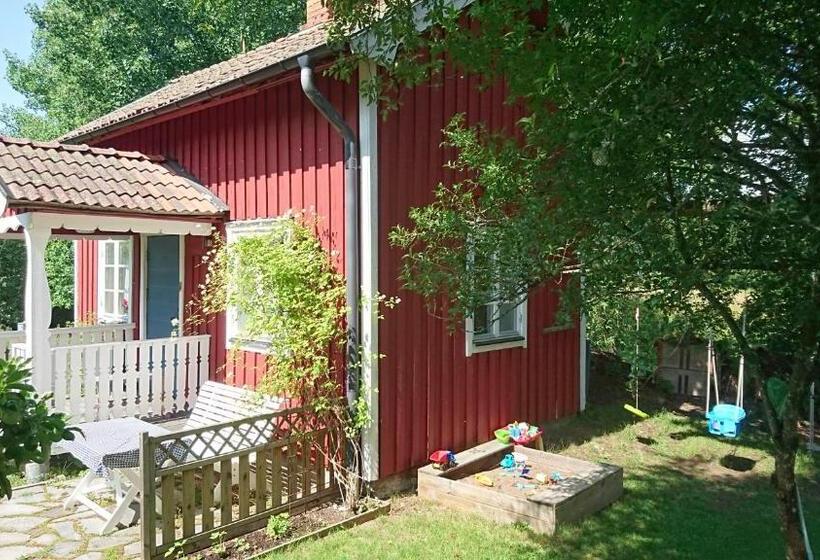 Bed and Breakfast Röda Stugan På Slinken