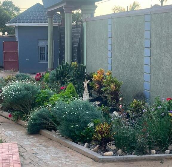 تختخواب و صبحانه Ronald Virtue Apartments