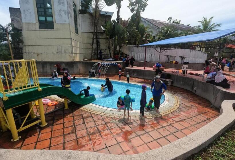 Bukit Beruntung Resort