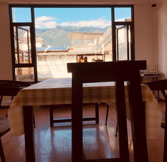 Dali Xiaowenzi International Youth Hostel