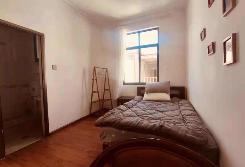 Dali Xiaowenzi International Youth Hostel