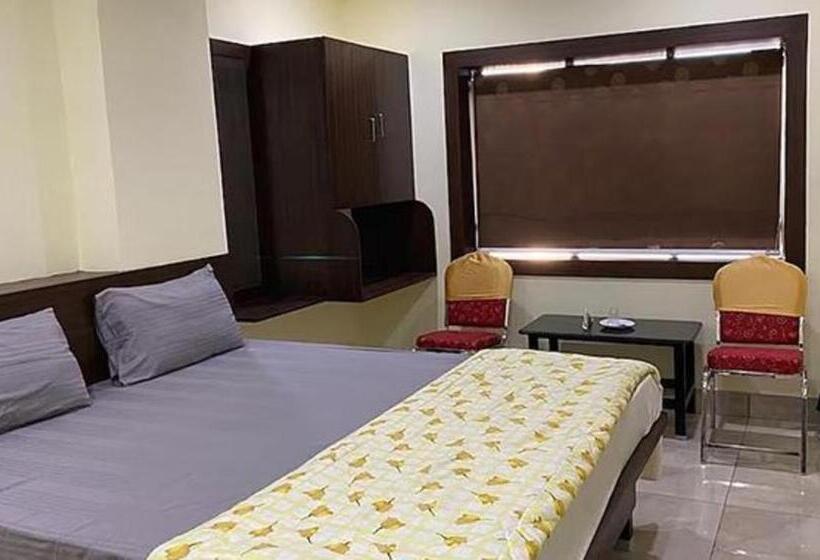Fabhotel Gvr Grand
