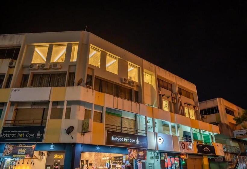 בית מלון כפרי Ac Residence   Behind Cititel