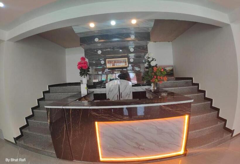 Hotel Crest Plaza Resort