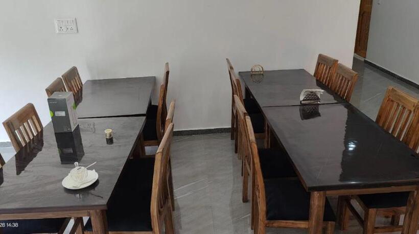 Hotel Crest Plaza Resort