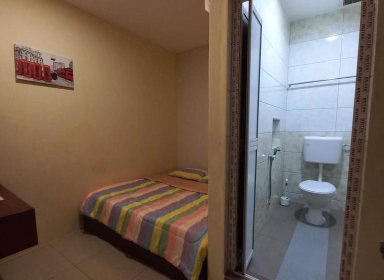 Hotel Easy Homestay Lukut Ns