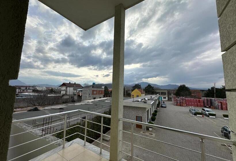 בית מלון כפרי Haliti