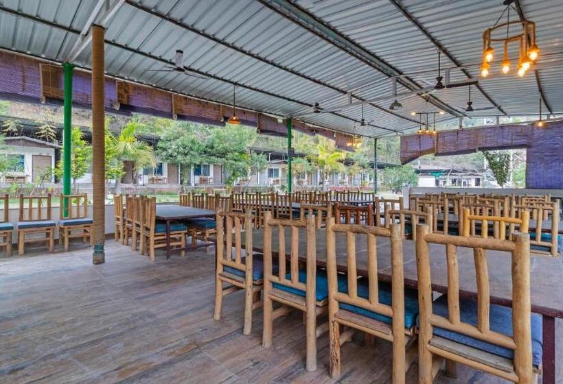 Itsy Hotels Paddler Zone With Bungee Jumping