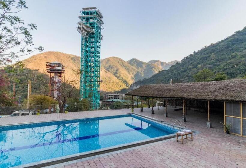 Itsy Hotels Paddler Zone With Bungee Jumping