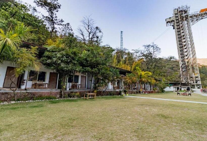 Itsy Hotels Paddler Zone With Bungee Jumping