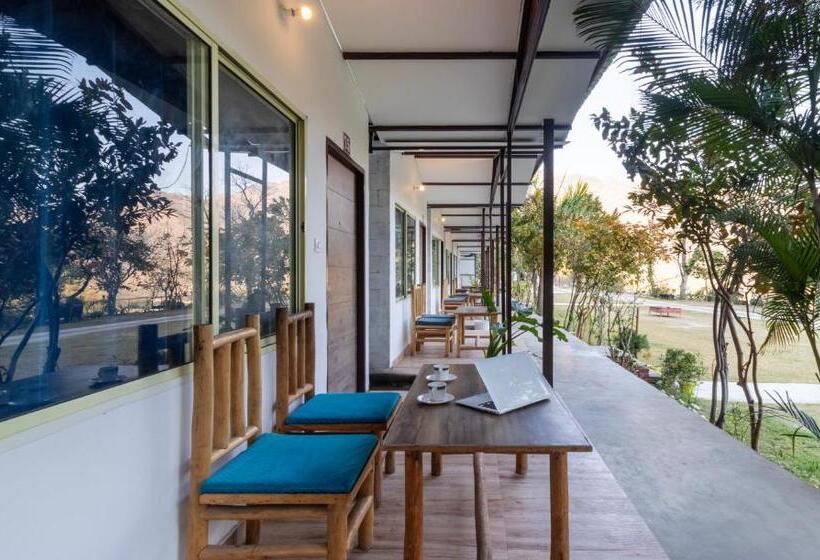 Itsy Hotels Paddler Zone With Bungee Jumping