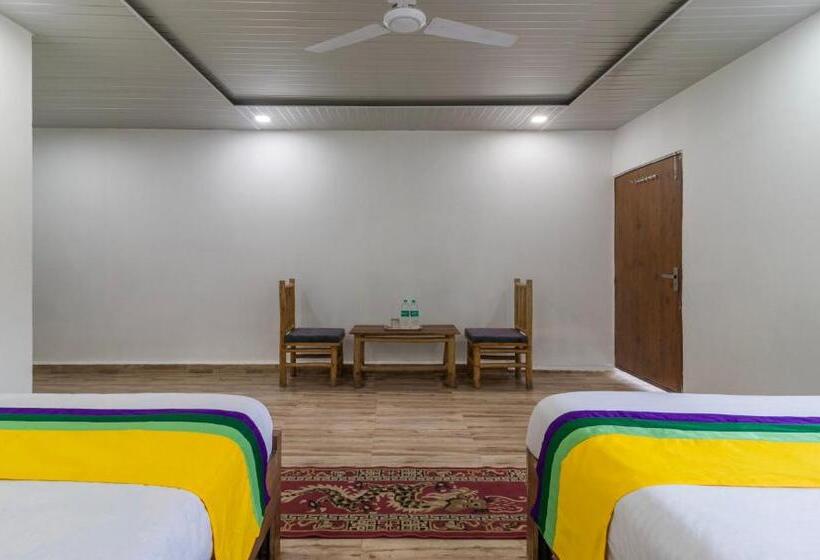 Itsy Hotels Paddler Zone With Bungee Jumping