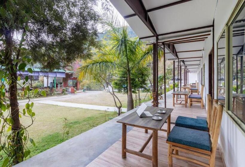 Itsy Hotels Paddler Zone With Bungee Jumping