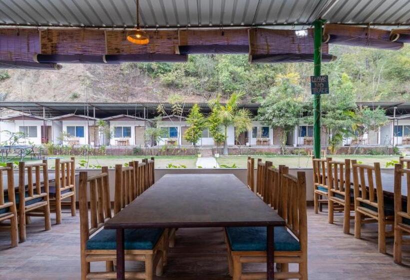 Itsy Hotels Paddler Zone With Bungee Jumping