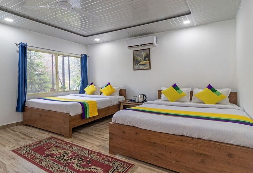 Itsy Hotels Paddler Zone With Bungee Jumping