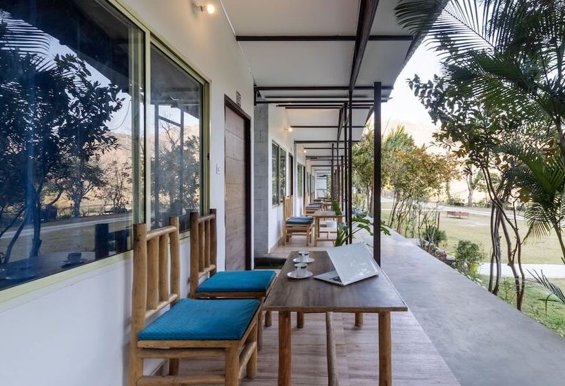 Itsy Hotels Paddler Zone With Bungee Jumping