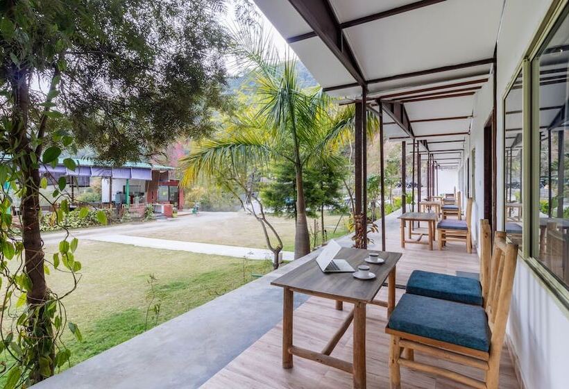 Itsy Hotels Paddler Zone With Bungee Jumping