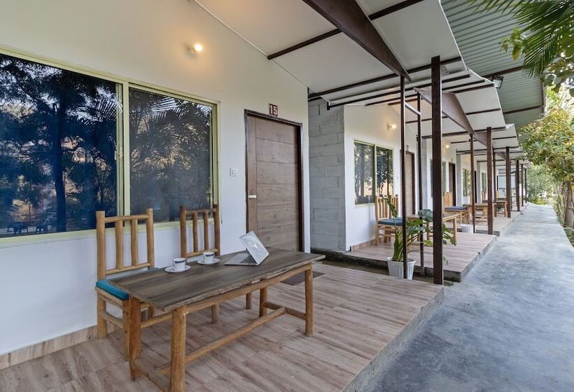 Itsy Hotels Paddler Zone With Bungee Jumping