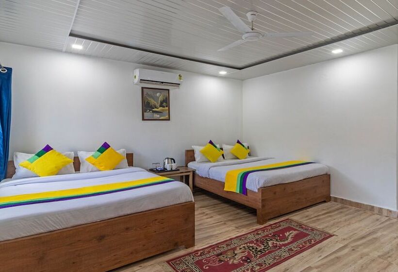 Itsy Hotels Paddler Zone With Bungee Jumping